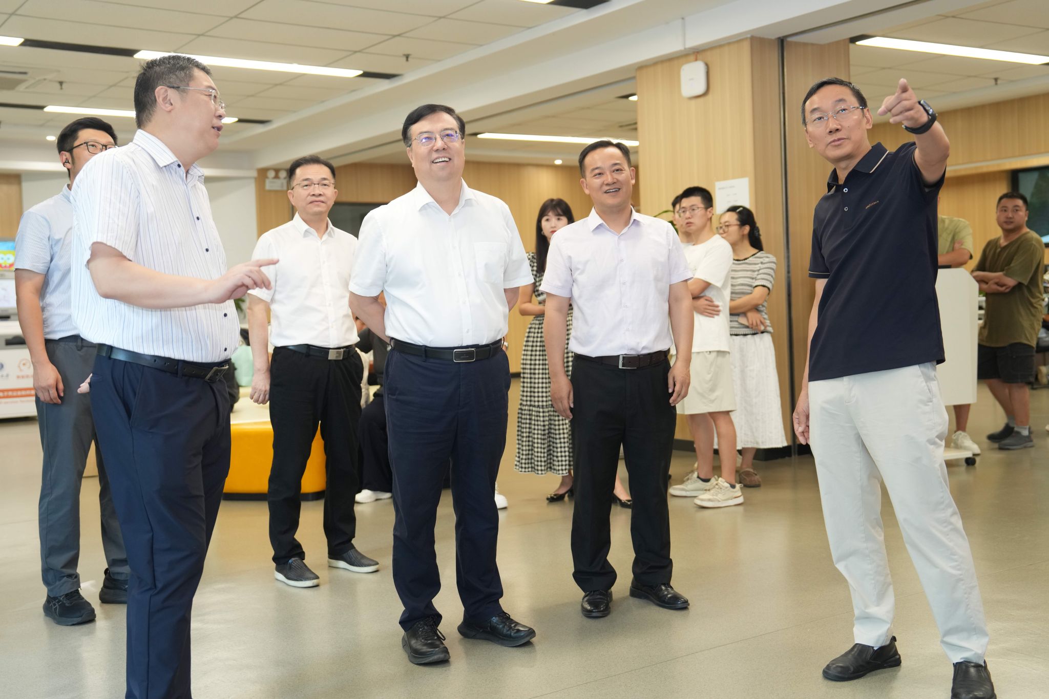 文件名称:DSC01605.jpg原图大小:2.65MB